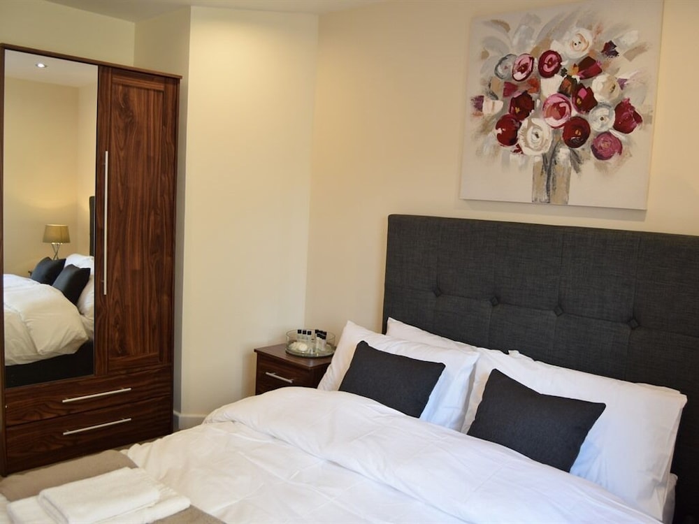 Morland House Apartments