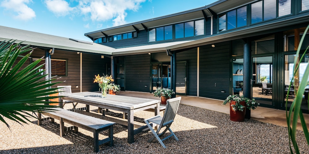 Te Whau Lodge