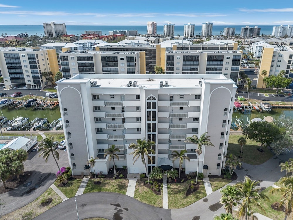Casa Marina 432 Newly Remodeled, Water View 2 Bedroom Condo