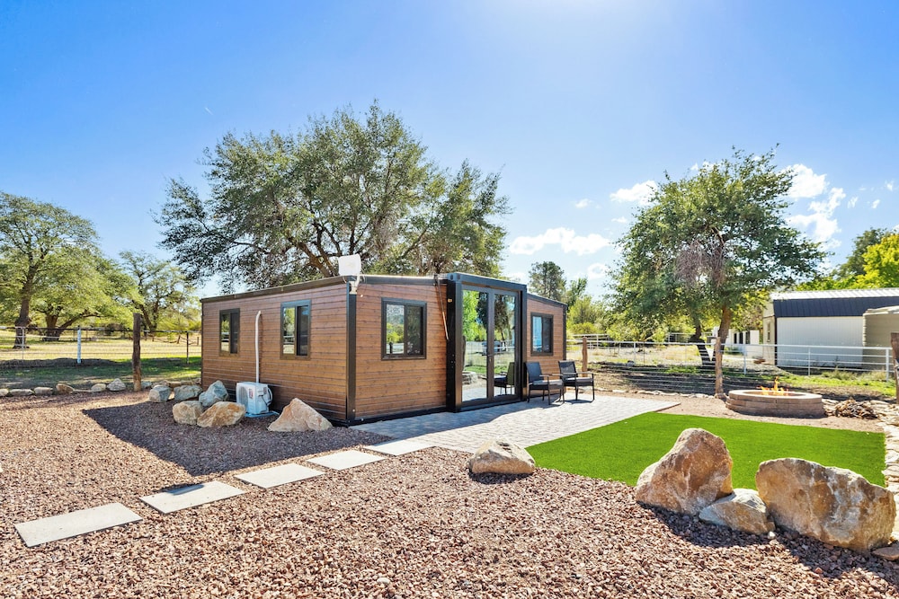 Zebra Ranch 2-br Tiny Home Mtn View Trails Brbq