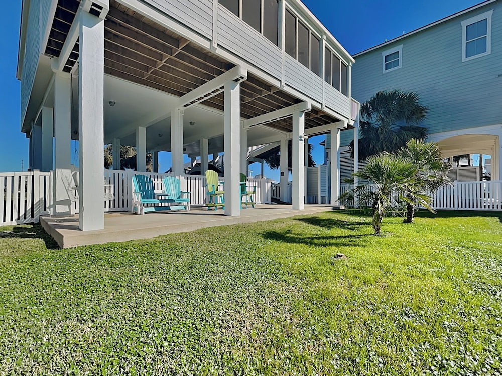 Sanctuary by the Sea by Ryson Vacation Rentals