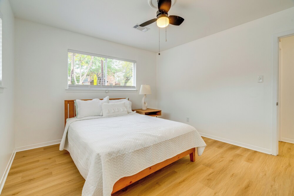 1/2 Mi to UT Austin Campus: Well-equipped Duplex!