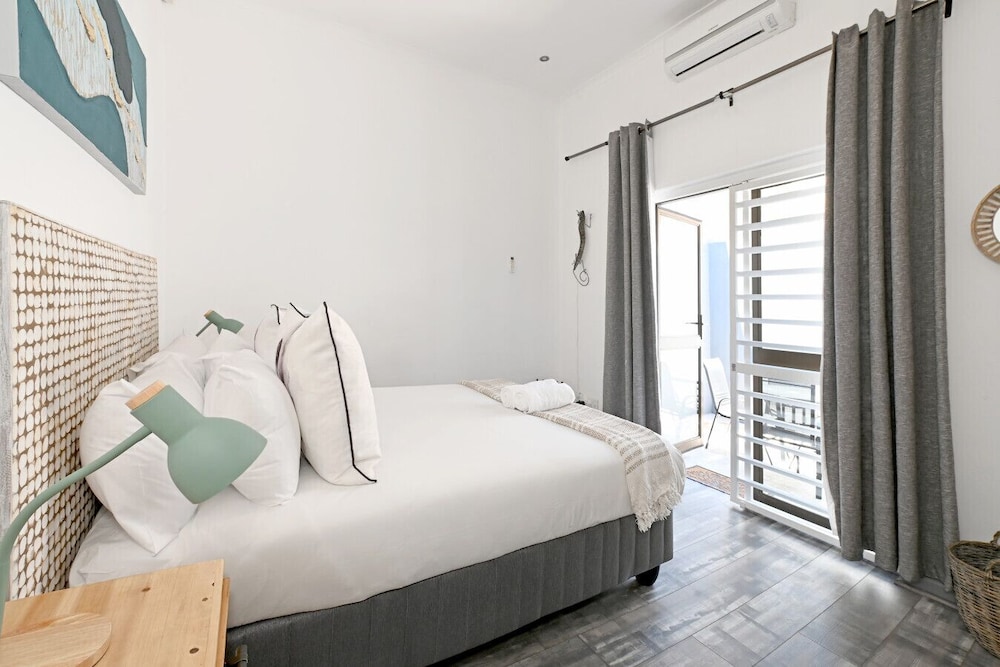 Two Bedroom Sea Point Secure House
