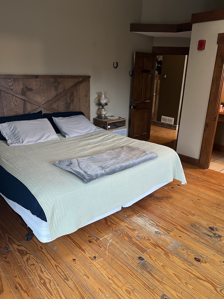 Bloomington Vacations - Harmony Tree Resorts - Property Image 5