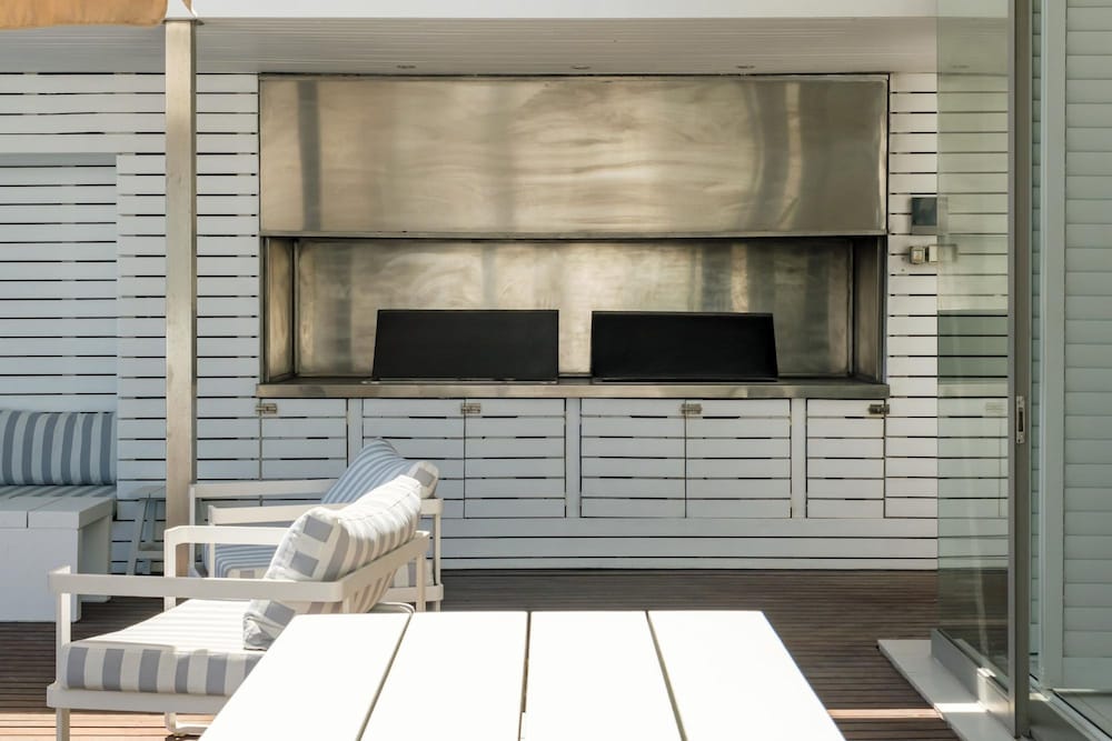 Villa Bleu Blanc in Camps Bay With Pool and Views