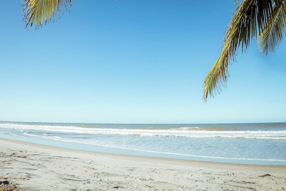 Casa Pet-friendly com Piscina de Frente Para o mar