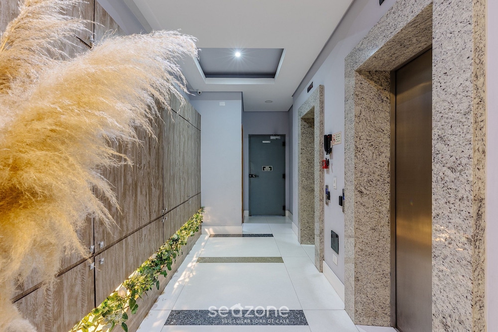 Studio in Condominium With Pool and Gym Nwc1510
