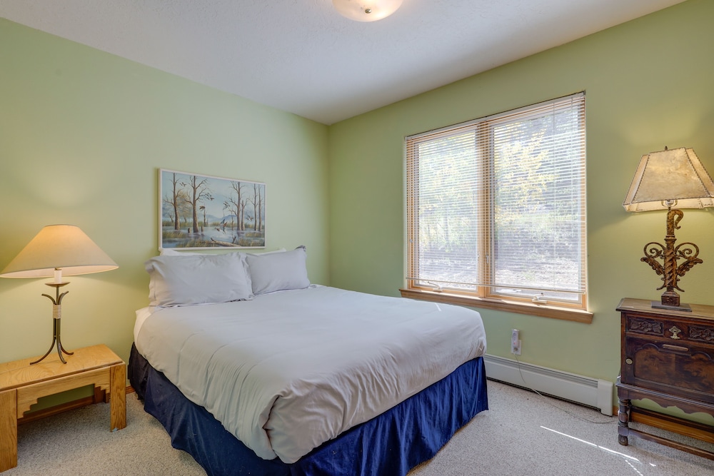 Secluded Amalia Retreat w/ Cozy Fireplace & Grill! view 5