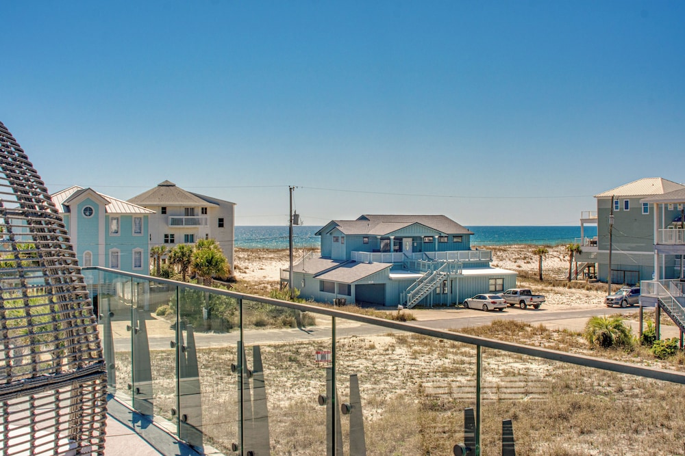 Golf Cart + Elevator: Retreat 1 Block to Beach