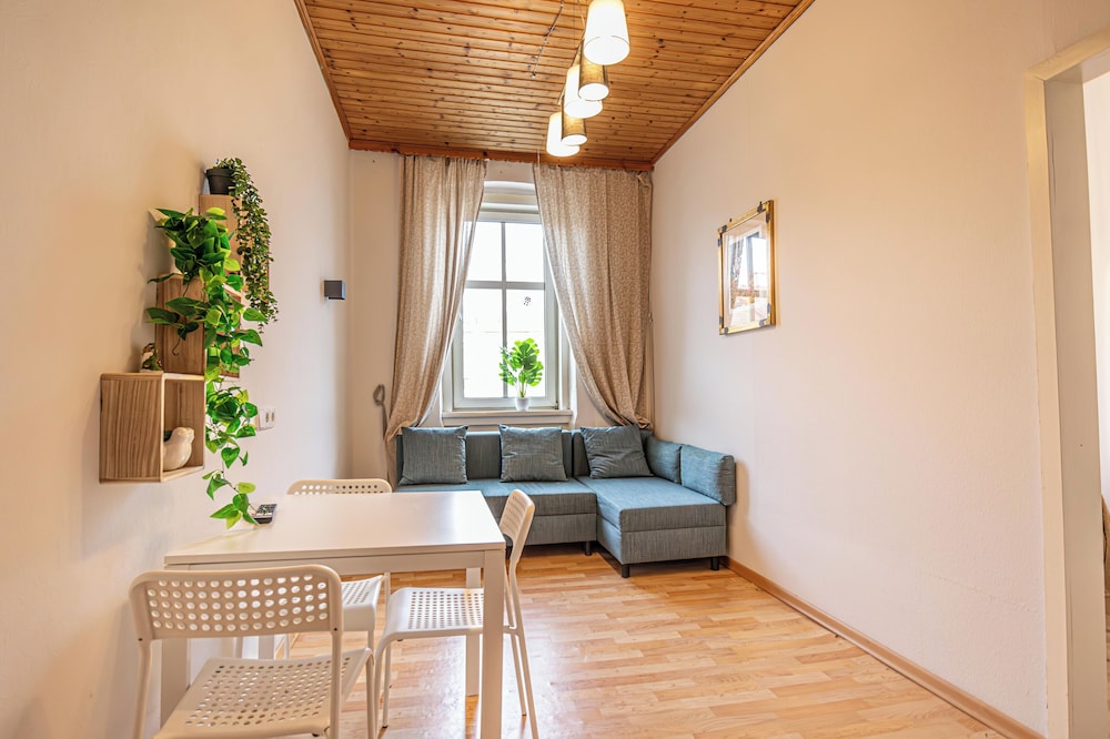 Affordable Apartment Close to Stadthalle