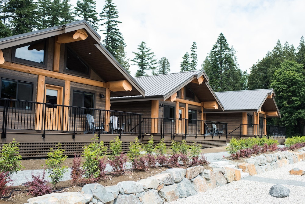 Hotel Rowena's Inn On The River - Image 1