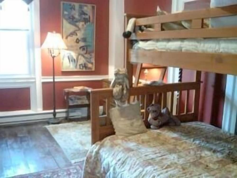 Brookside Inn At Laurens