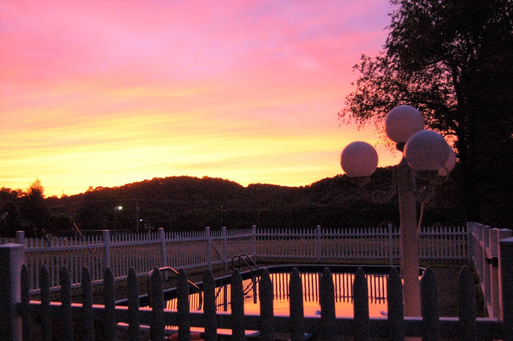 Mountain Laurel Inn