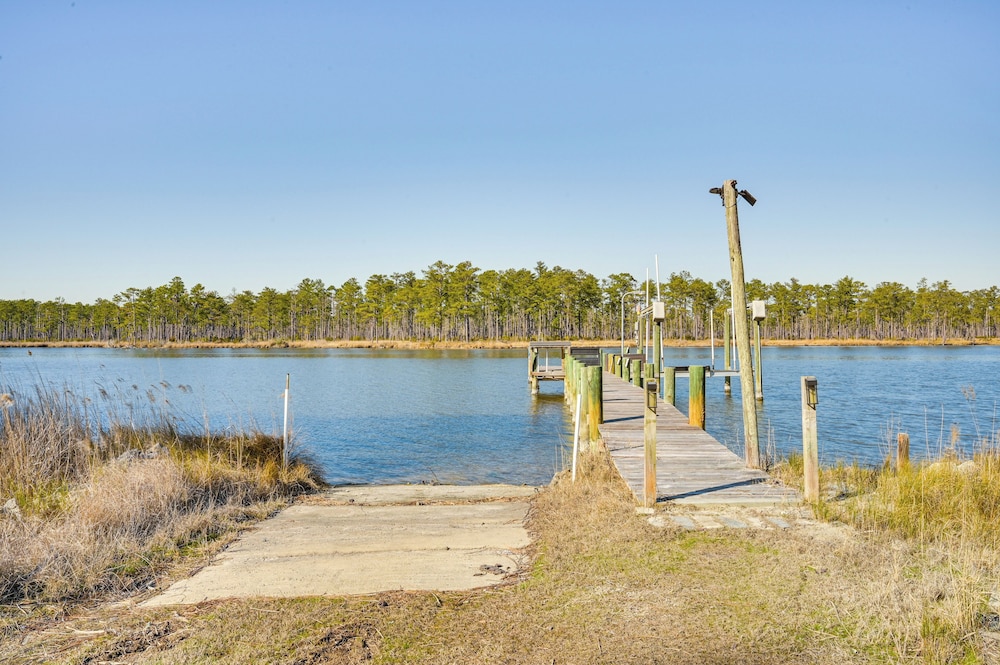 Boat Dock & Ramp: Upwind Acres Guesthouse!