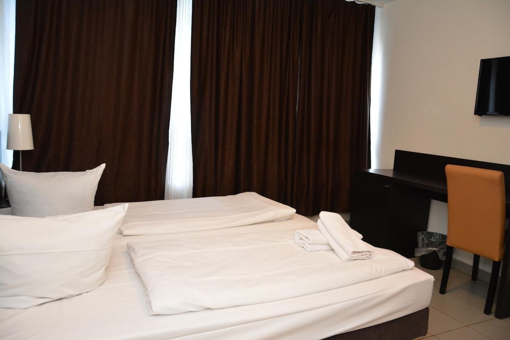 Frankfurt Vacations - Mosel Hotel Frankfurt - Property Image 8