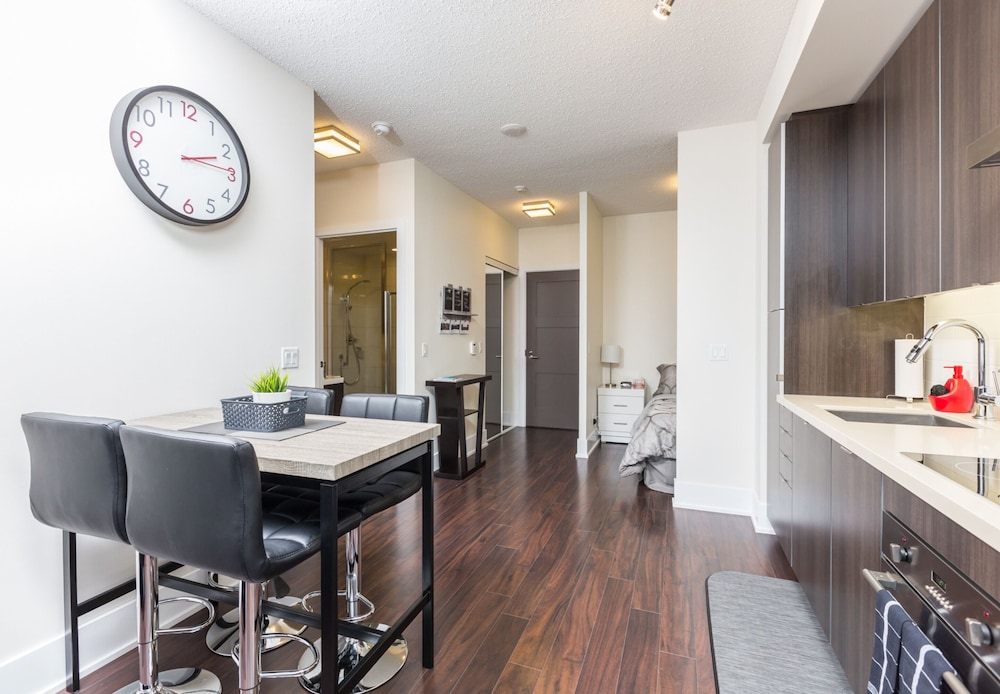 Applewood Suites - CN Tower & Convention - Image 5