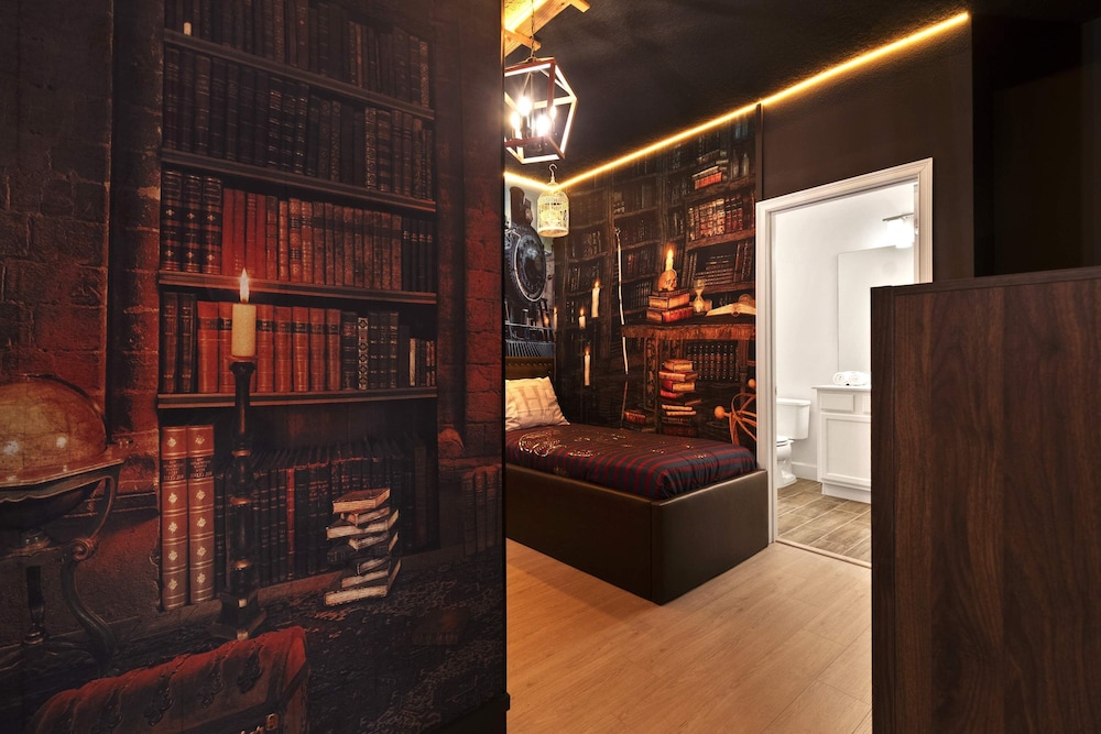 Magical 15-bedroom Villa Game Room, Theater & More!