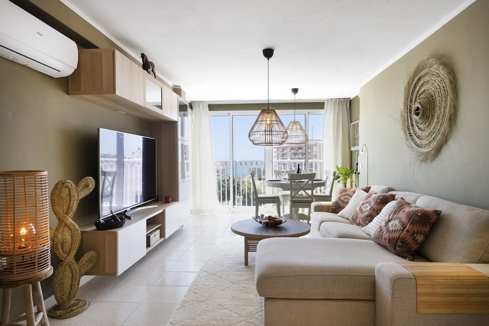 Central Apartment With Seaview Terrace and Pool