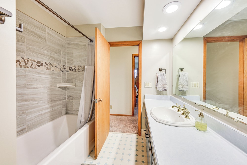 Convenient Racine Home: 4 Mi to Lake Michigan! - Property Image 13