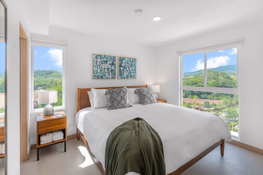 Upstay - Brand New Condo w Pool - 5 Mins to Beach