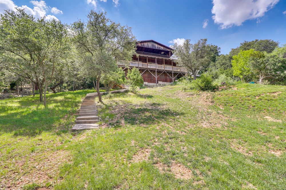 Waterfront Spicewood Home: Deck, Fire Pit Grill - Property Image 32