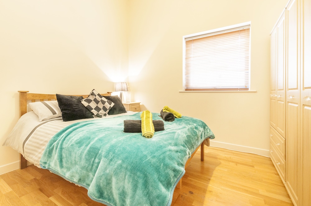 City Centre Spacious Apartment view 4