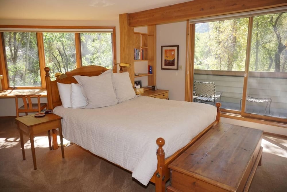 735 Bleeker St E #735 view 5