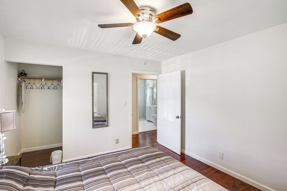 5 Mi to Coast: Centrally Located Long Beach Home!
