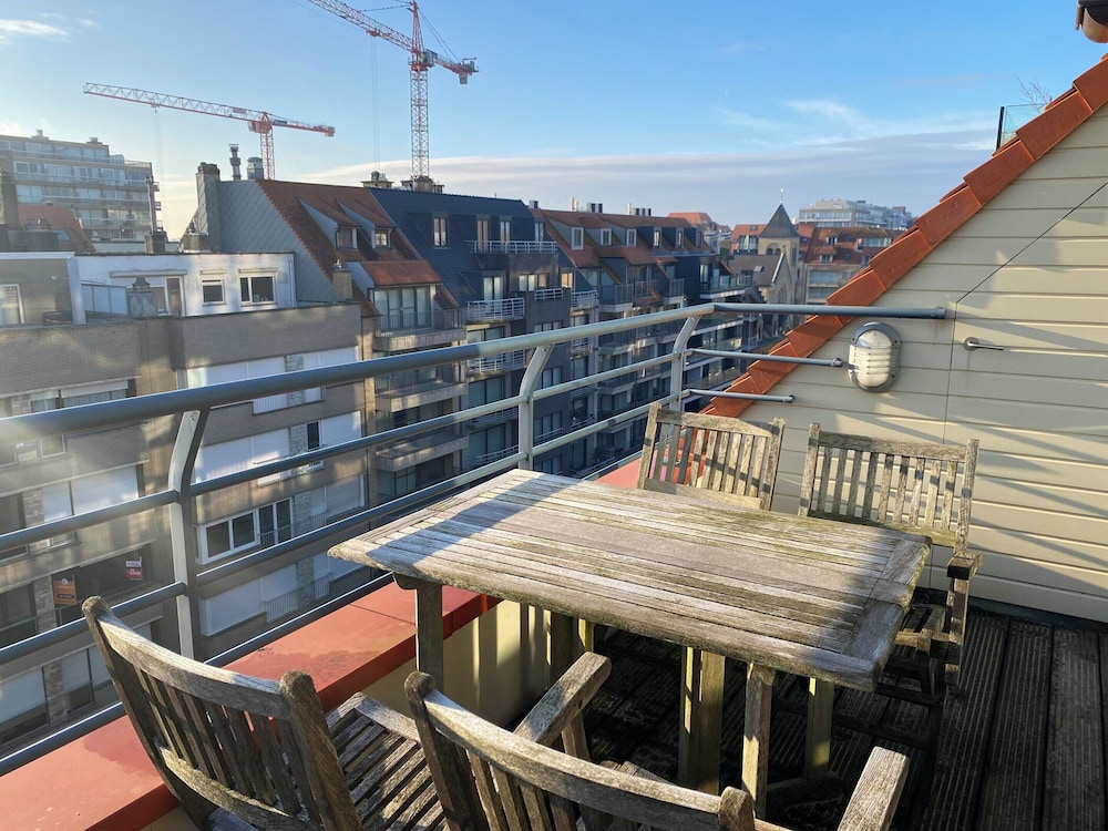 Apartment in Nieuwpoort With sea View