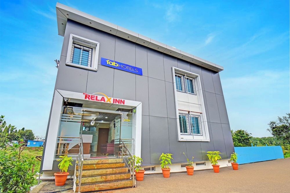 Fabhotel Relax Inn