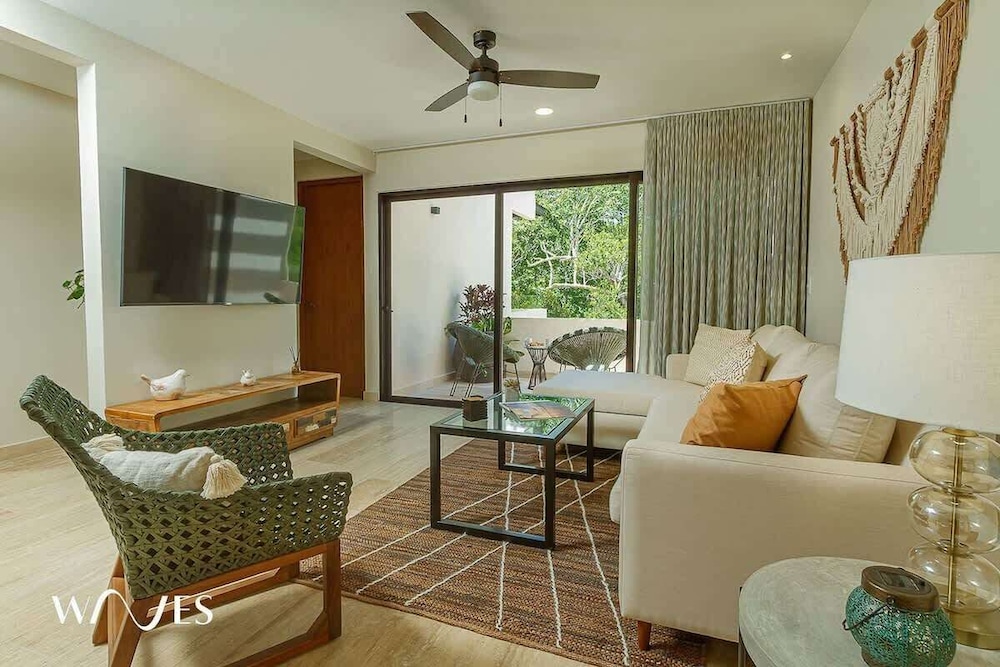 2 Br. Roof W/infinity Pool + Jacuzzi Spacious