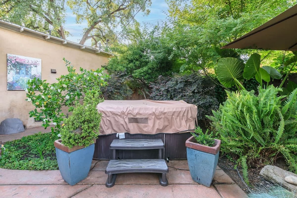 Seq Parks-hot Tub Fire Pit Koi Pond Outdoor Kitch