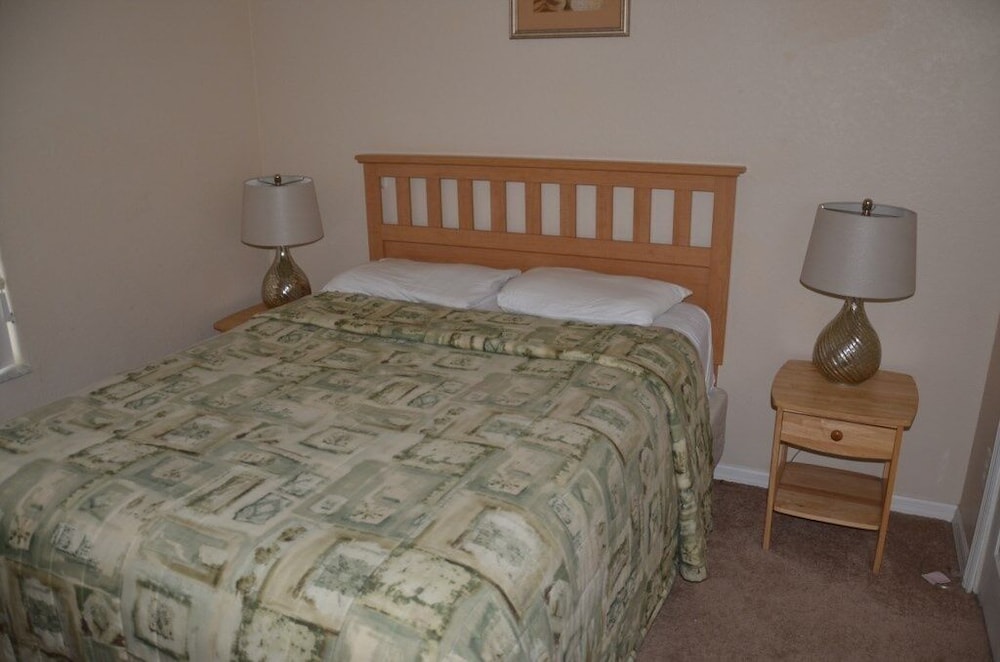 4 Bedroom Calabria Town Home Townhouse by RedAwning view 2