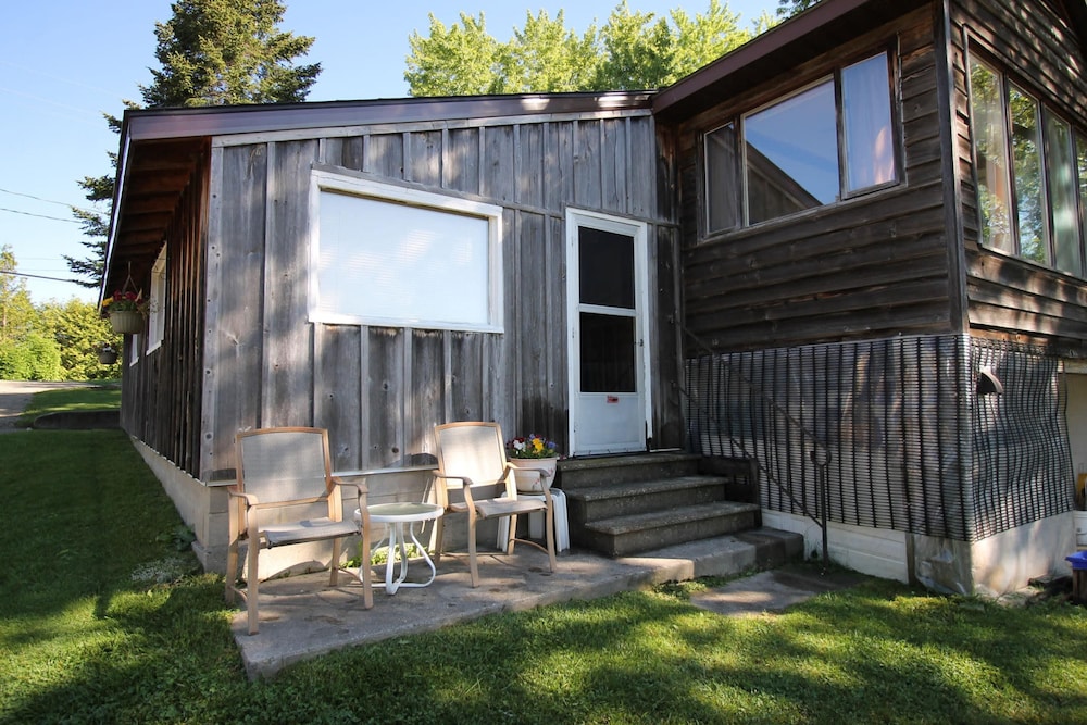 3 Bdrm Country Cottage - Main House - Rosewood Cottages