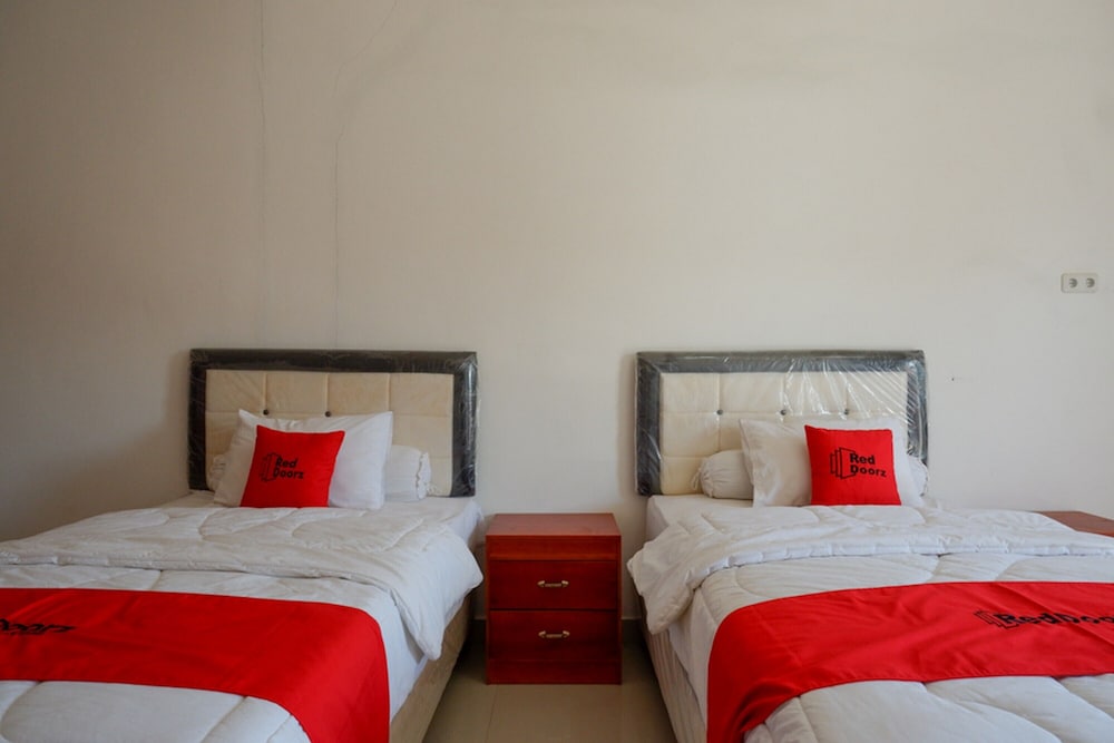 RedDoorz near Bolu Toraja view 5