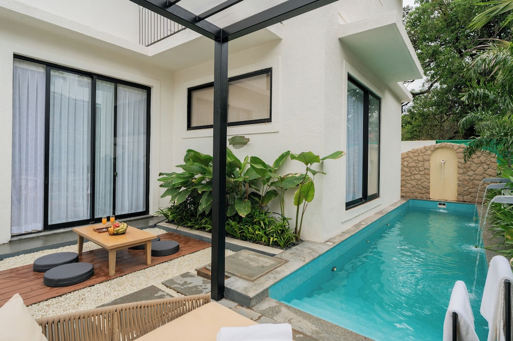 ELIVAAS Ekam | Luxe 4 BHK Villa With Pvt Pool & Patio