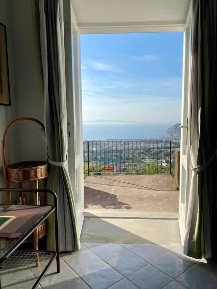 Charming Location Between Positano and Sorrento