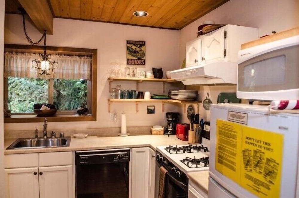 Mt Baker Lodging Cabin 4 - Sleeps 5 view 3