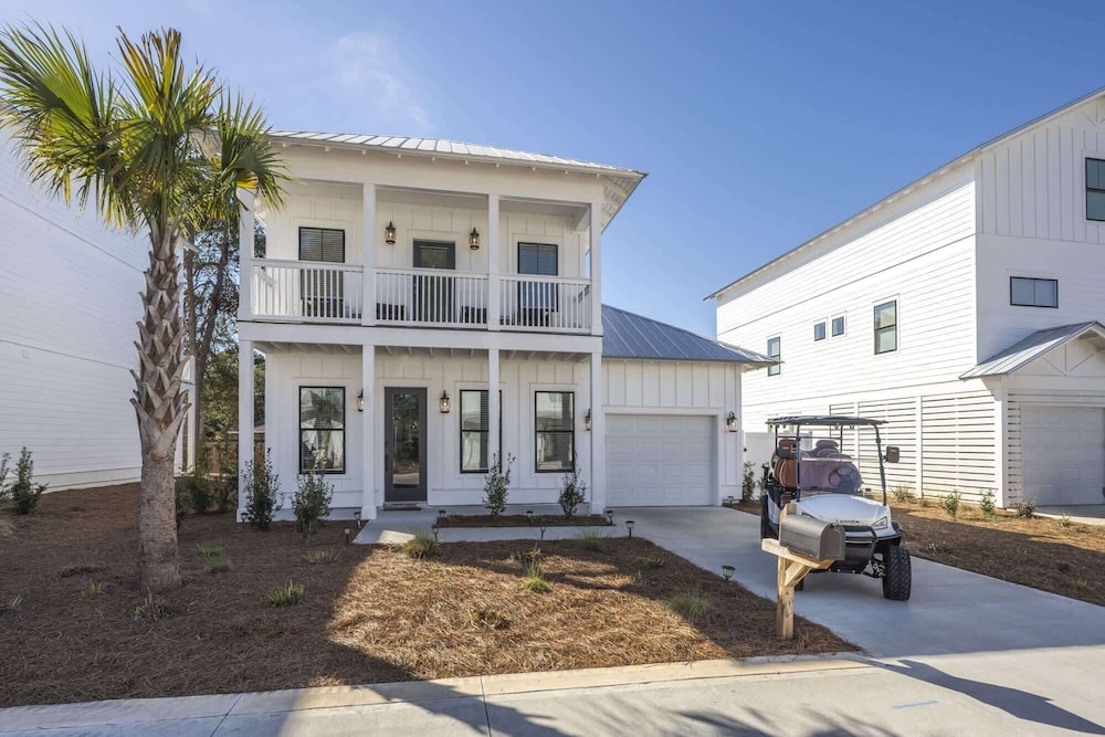 Beach to Bay 3BR Retreat - Cowboy Pool & Golf Cart