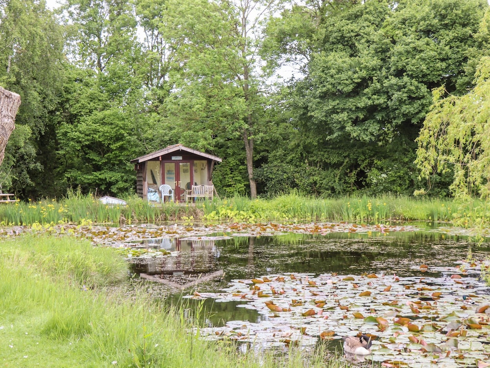 Meadow Lodge @ Berrys Place Farm