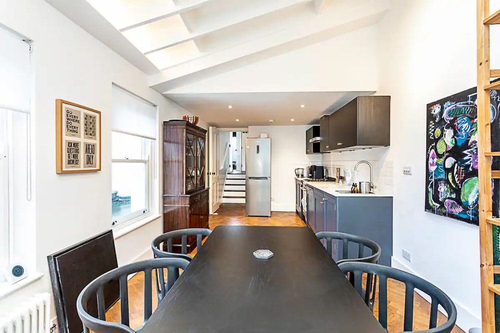 Stylish and Spacious 1BD in Clapton