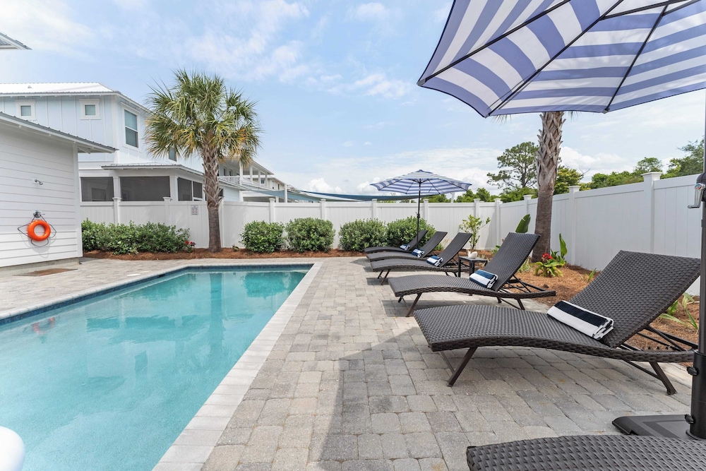 Pool, Patio & Outdoor Dining + Walk to Shore, Pier Park Sanctuary on Sands