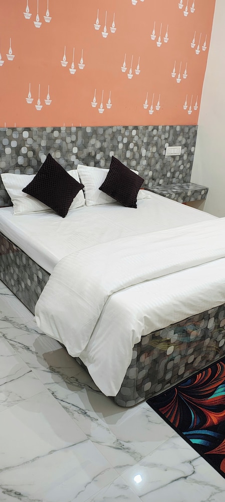Yash Paying Guest House