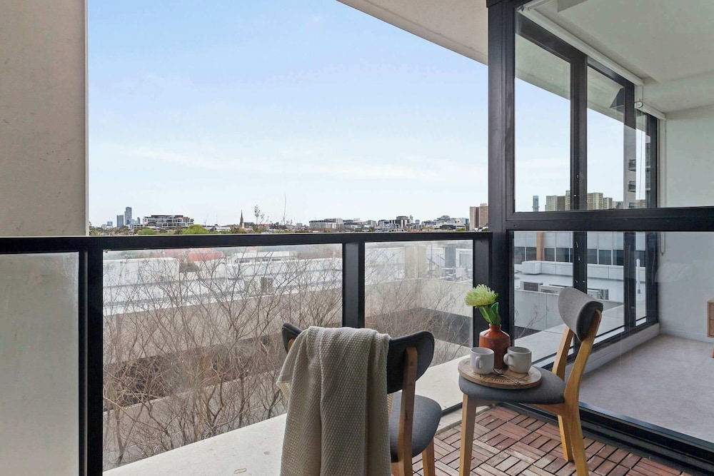 A Cozy 2BR Home Next to The Yarra River