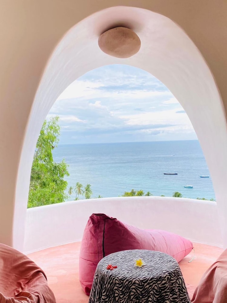 Mentigibay Dome Villa Lombok