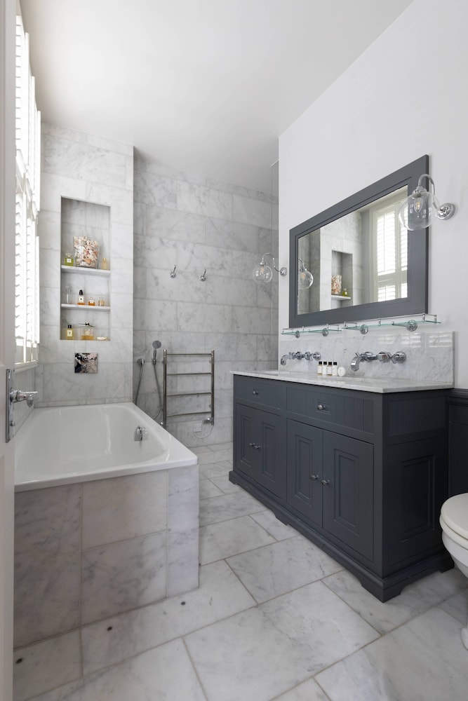 Granard Road by Onefinestay