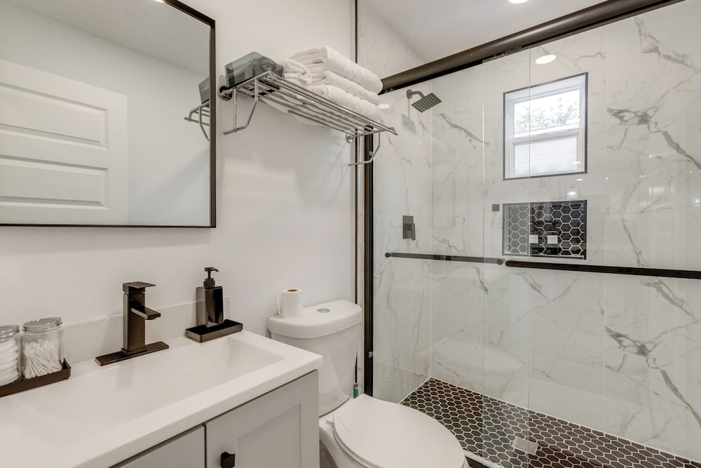 Updated Home w/ Hot Tub in Houston's Northside!