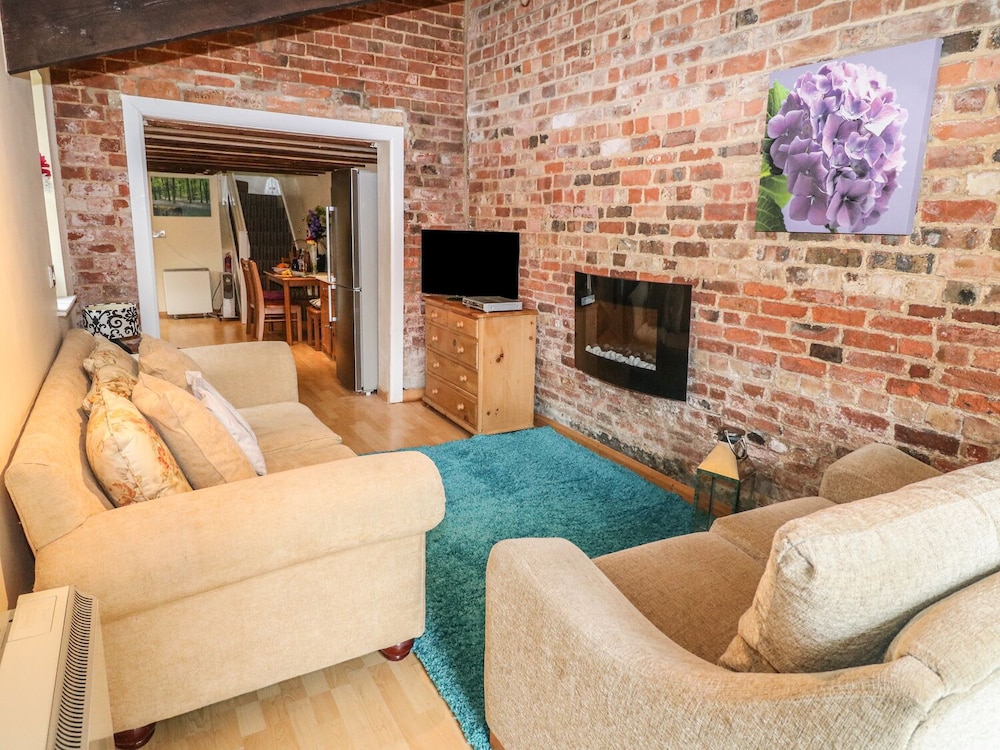 Ivy House Barn view 4
