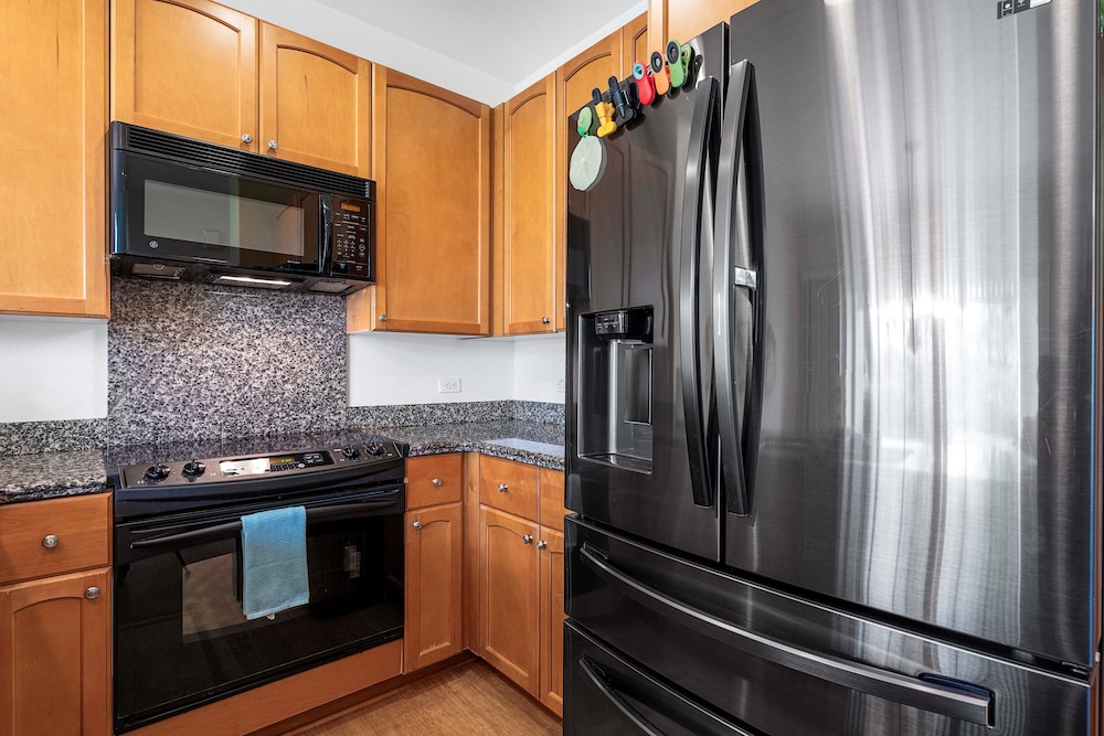 Spacious Townhome - Close to Beaches & Shopping! - Vrkcv