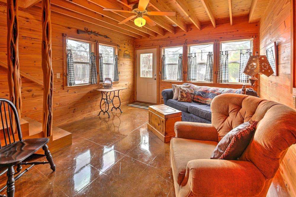 'ark Bunkhouse' Fredericksburg Hideaway w/ Hot Tub view 5